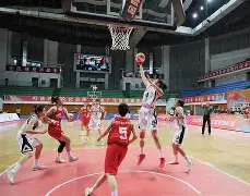 北极杯男篮锦标赛次轮对决精彩纷呈，俄罗斯队紧随其后的简单介绍